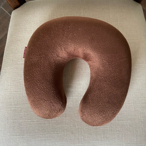2/$25💙Memory Foam Travel Pillow like new - Picture 2 of 4